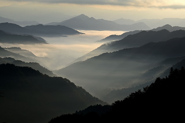 乌蒙山连着山外山是什么歌