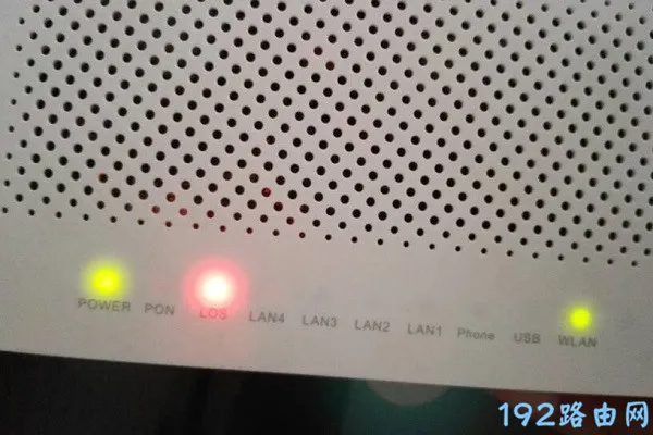 光猫亮红灯，第二天自动恢复，可能是什么原因导致的？